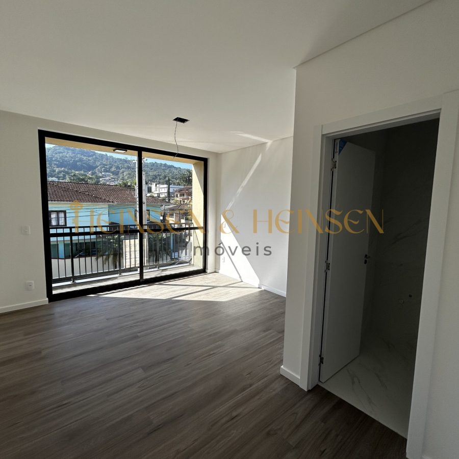 SUÍTE COM SACADA RESIDENCIAL MENDEL